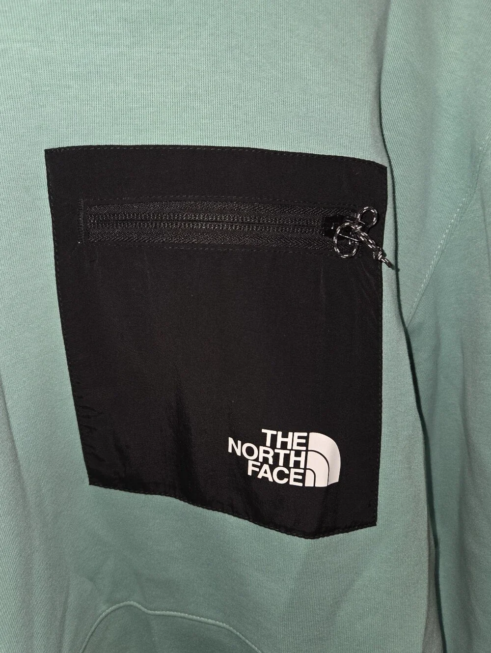 NWOT The North Face Mens TNF™ Tech Crew Neck Sweatshirt Wasabi & Black Medium